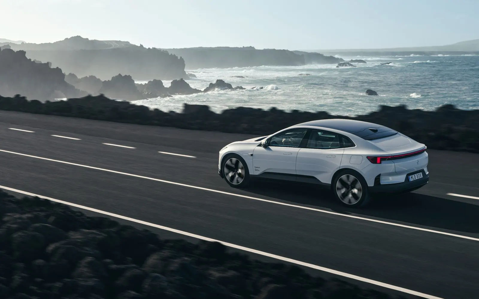 Polestar 4 – вид сбоку