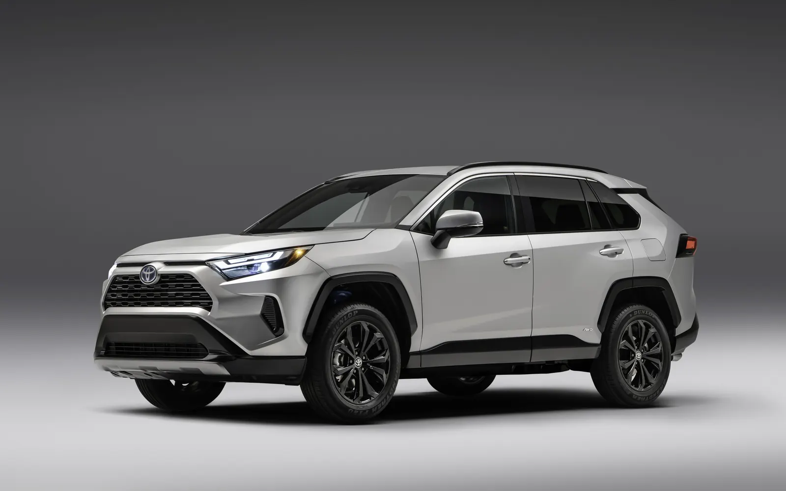 Toyota RAV4 – вид спереди сбоку