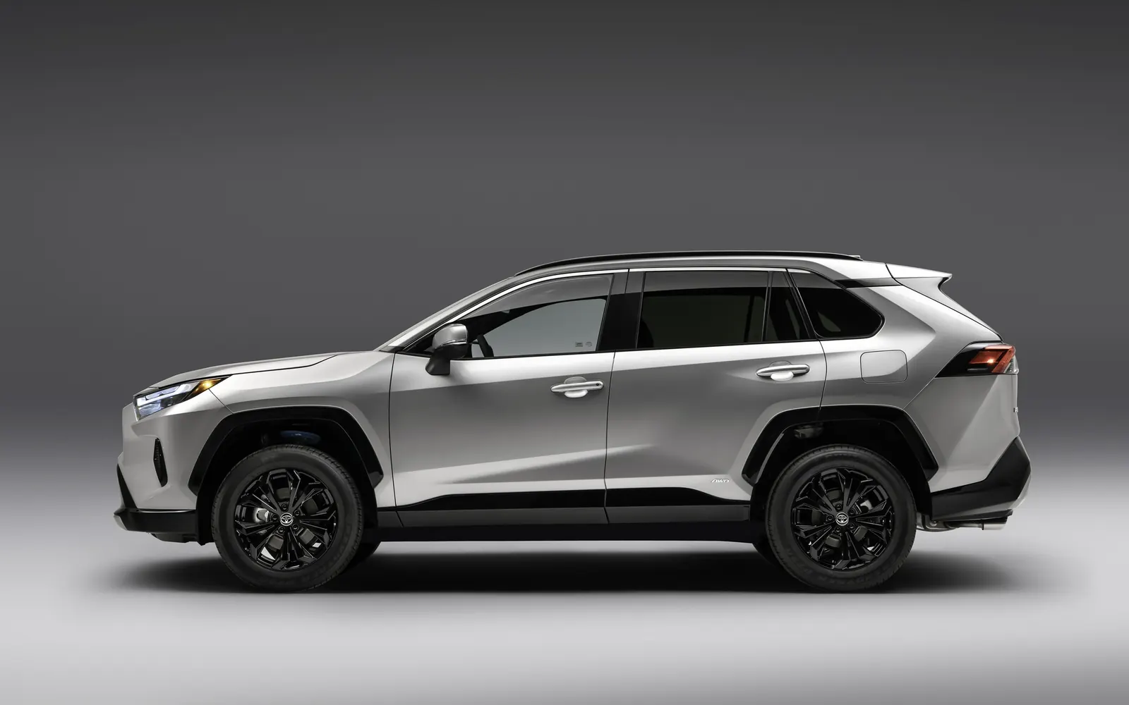 Toyota RAV4 – вид сбоку