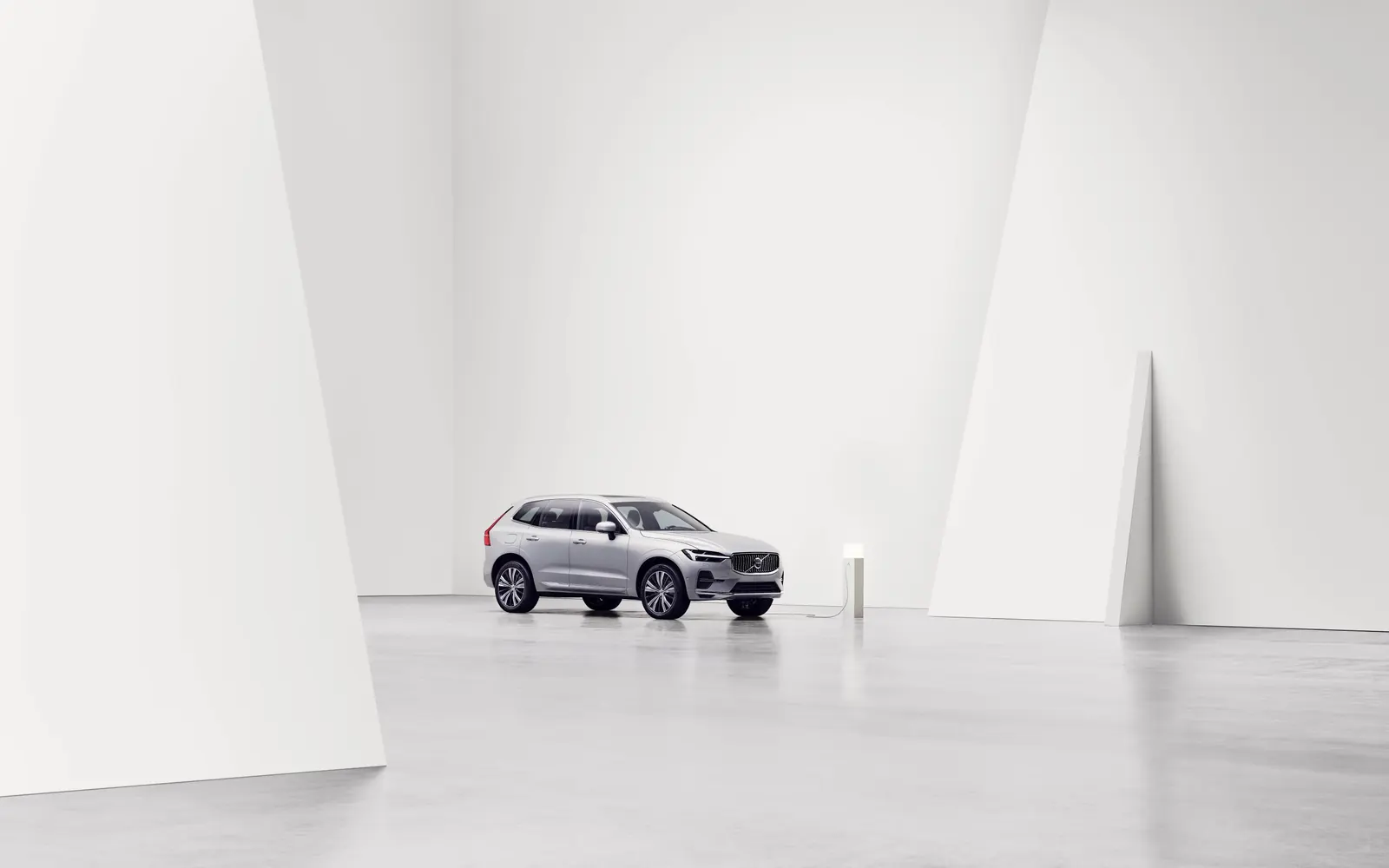 Volvo XC60 – вид спереди